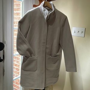 Cute light coat with pockets
